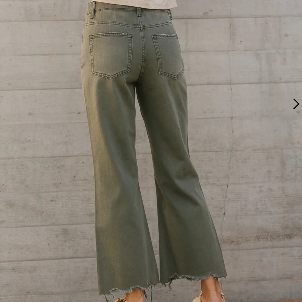 Distressed Wide Leg Cropped Jeans - Picture 4 of 7